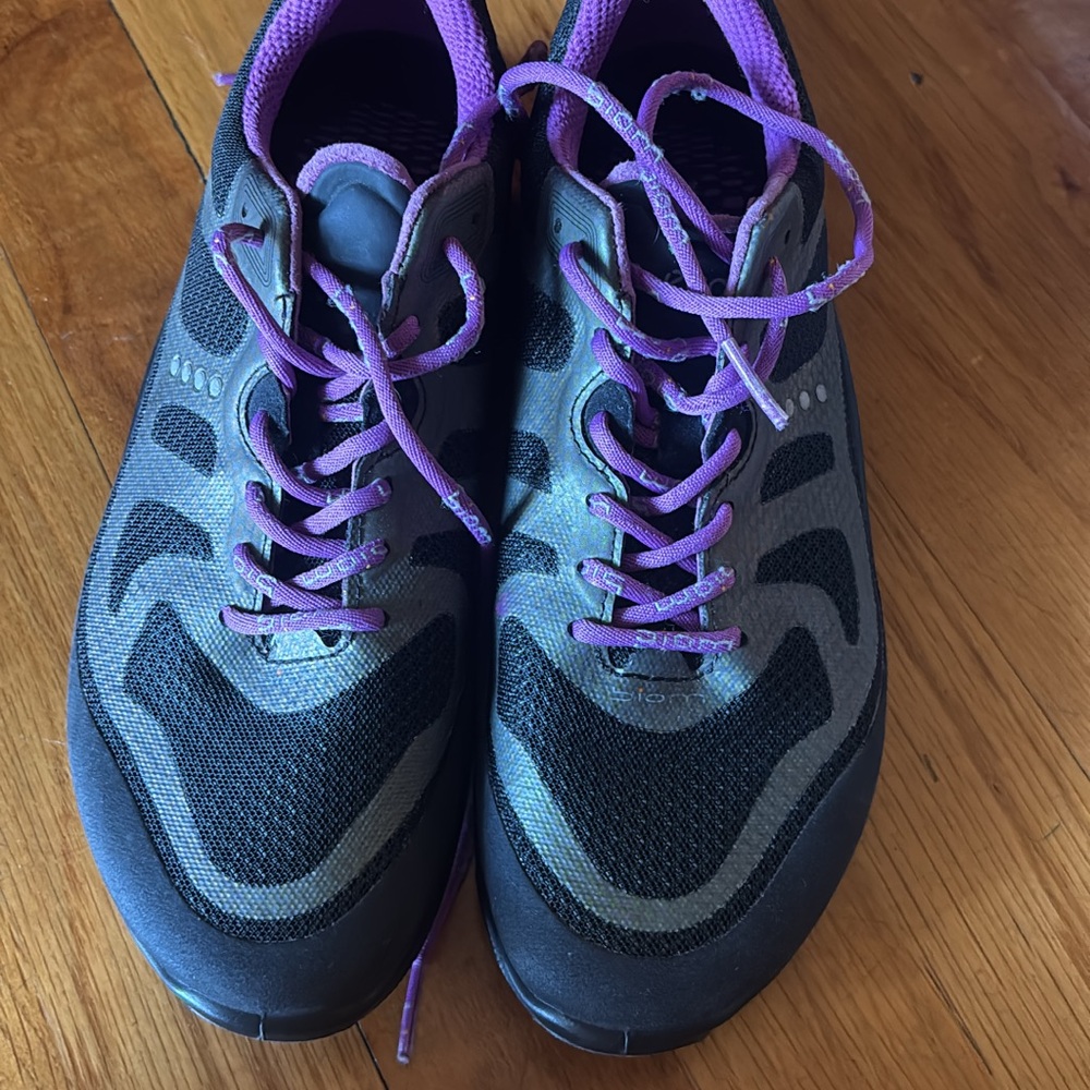 Ecco Women's Waterproof Athletic Shoes Reflective size 5.5